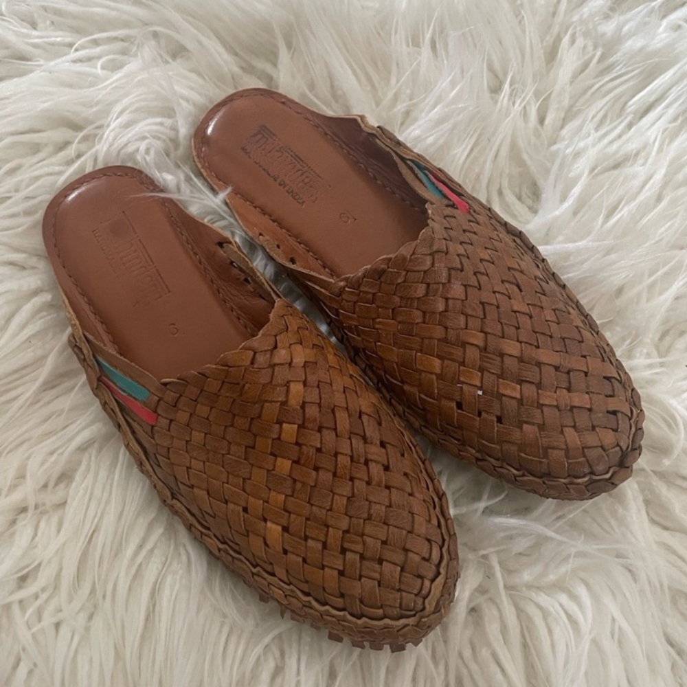 Mohinder brown woven slip on slides size 9 fits a 10 better